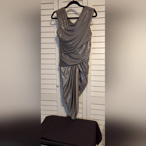 Issue silver metallic and rhinestone Embellished ruched  formal dress Sz 6 - Picture 1 of 8